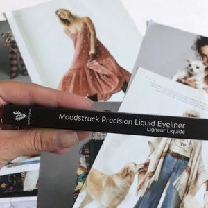 Younique liquid eye liner - precarious (blue)